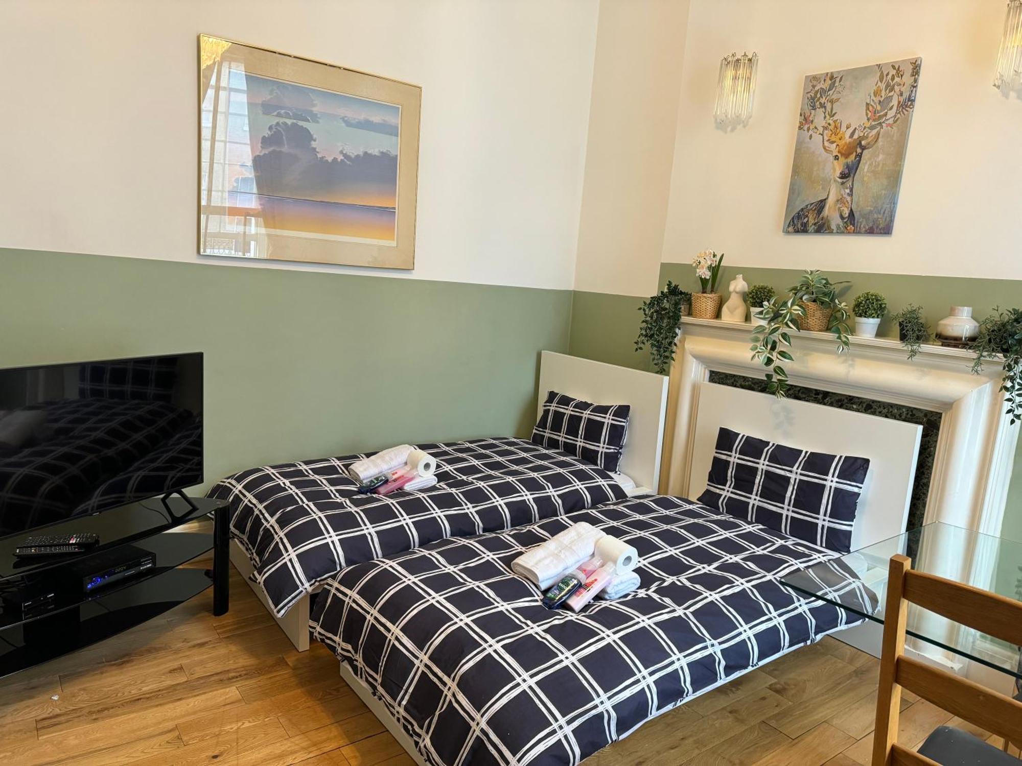 Central And Affordable Flat For 6 People In Zone 1 - Baker Street - With Breakfast Included Londen Buitenkant foto