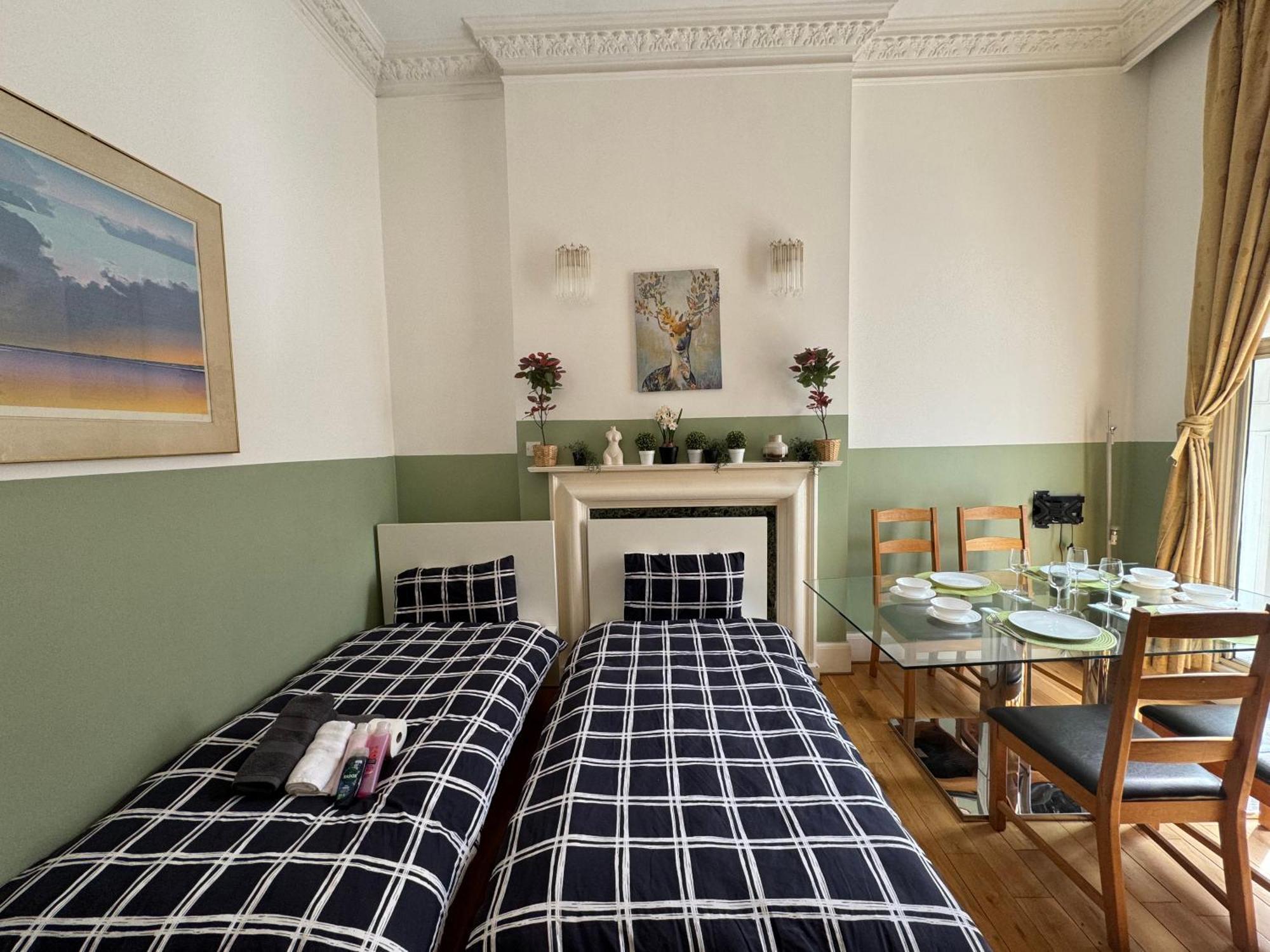 Central And Affordable Flat For 6 People In Zone 1 - Baker Street - With Breakfast Included Londen Buitenkant foto