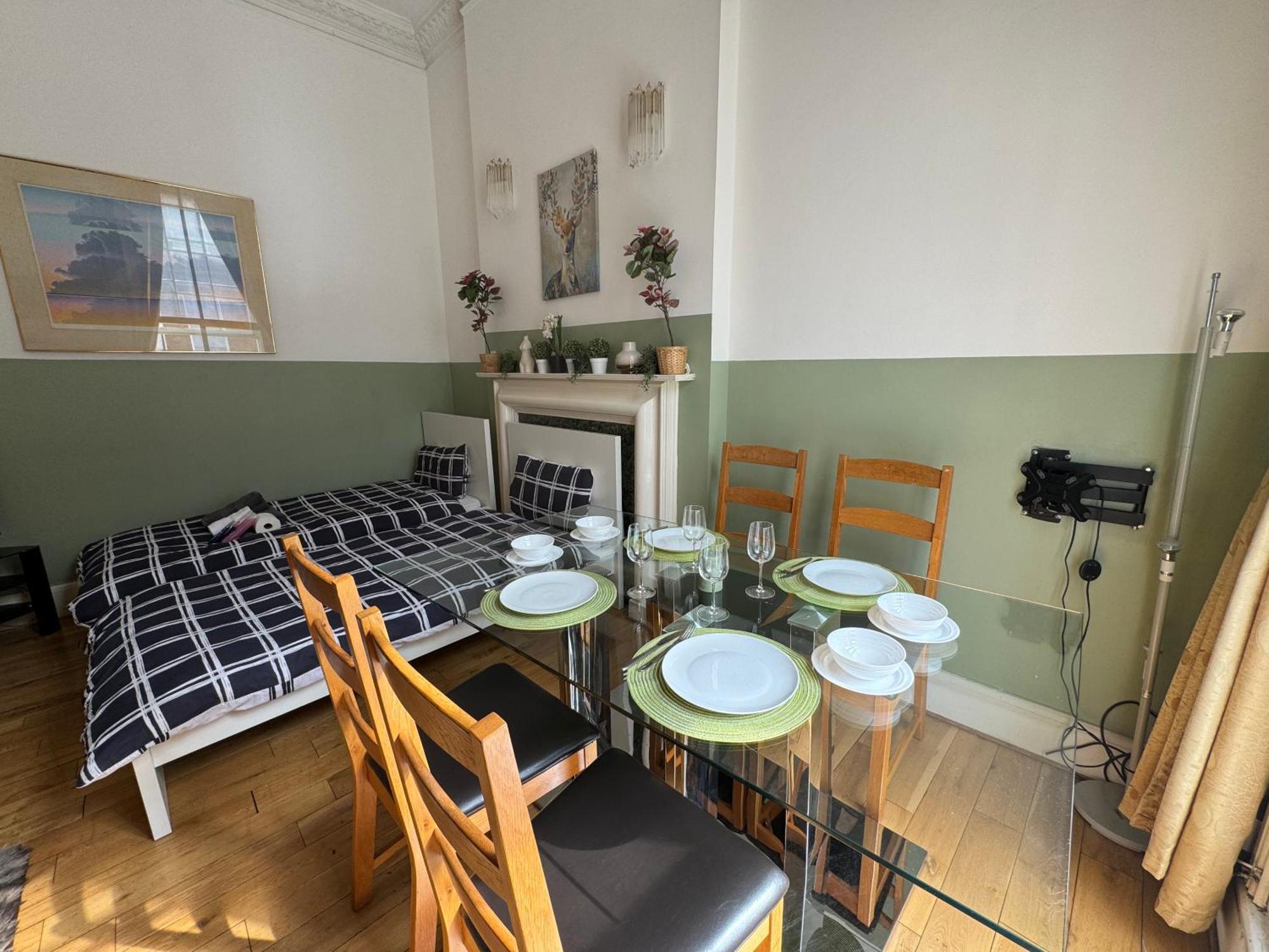Central And Affordable Flat For 6 People In Zone 1 - Baker Street - With Breakfast Included Londen Buitenkant foto