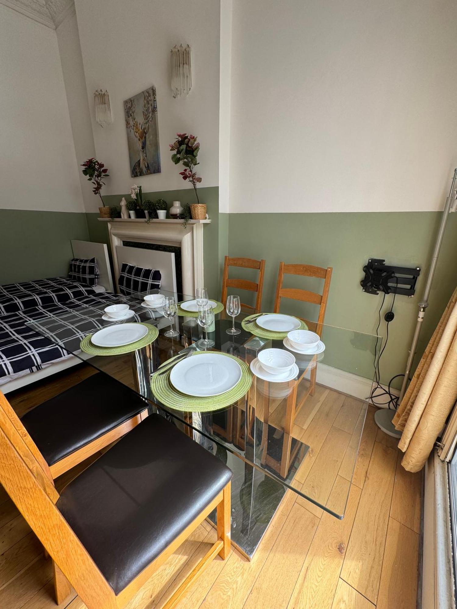 Central And Affordable Flat For 6 People In Zone 1 - Baker Street - With Breakfast Included Londen Buitenkant foto