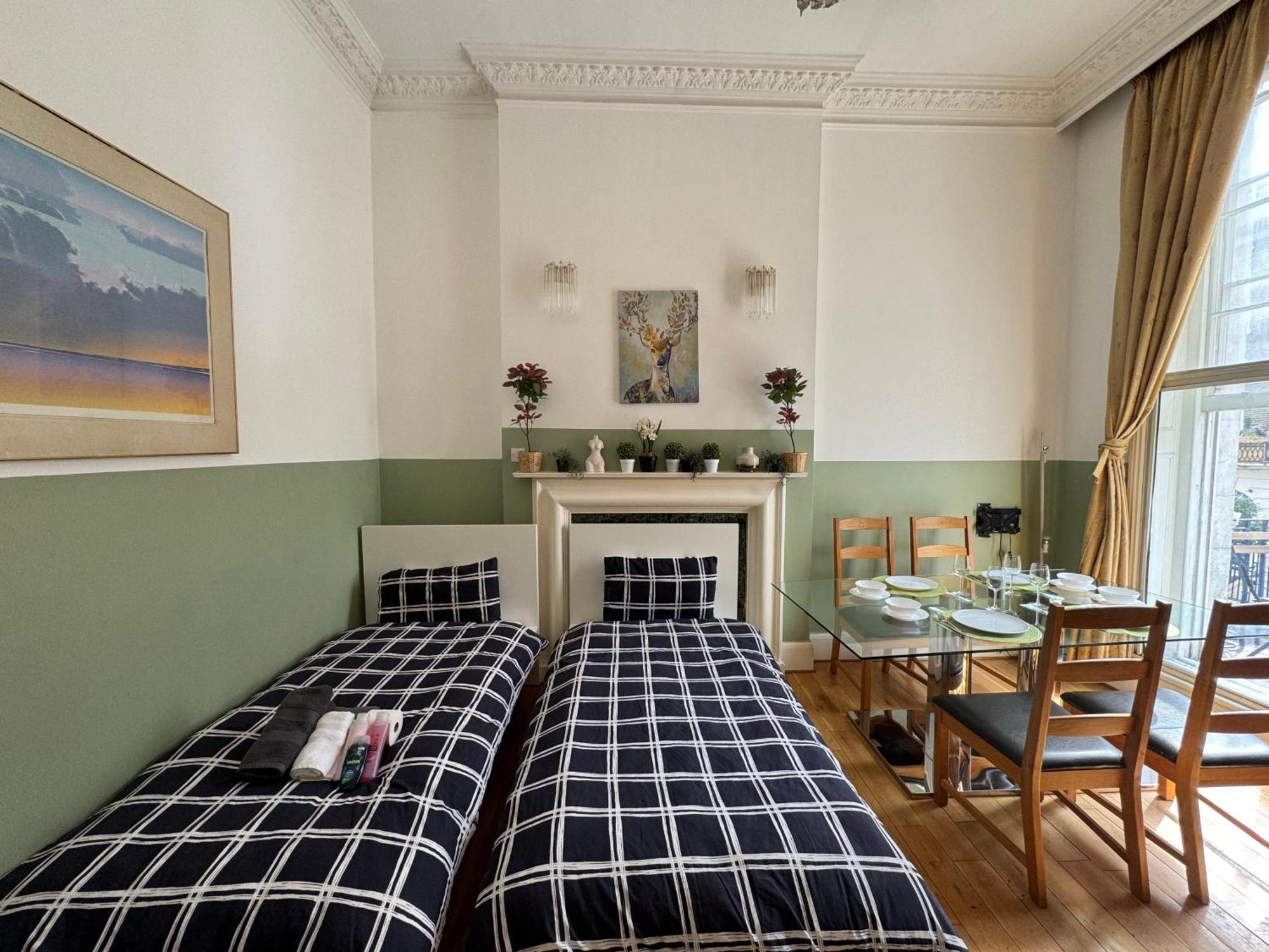 Central And Affordable Flat For 6 People In Zone 1 - Baker Street - With Breakfast Included Londen Buitenkant foto